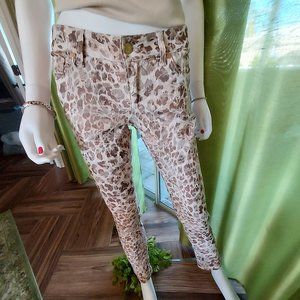 Cach'e brand: Snow Leopard Skinny Jeans: Cotton/Poly/Spandex: Size 2 NWT (30"w)